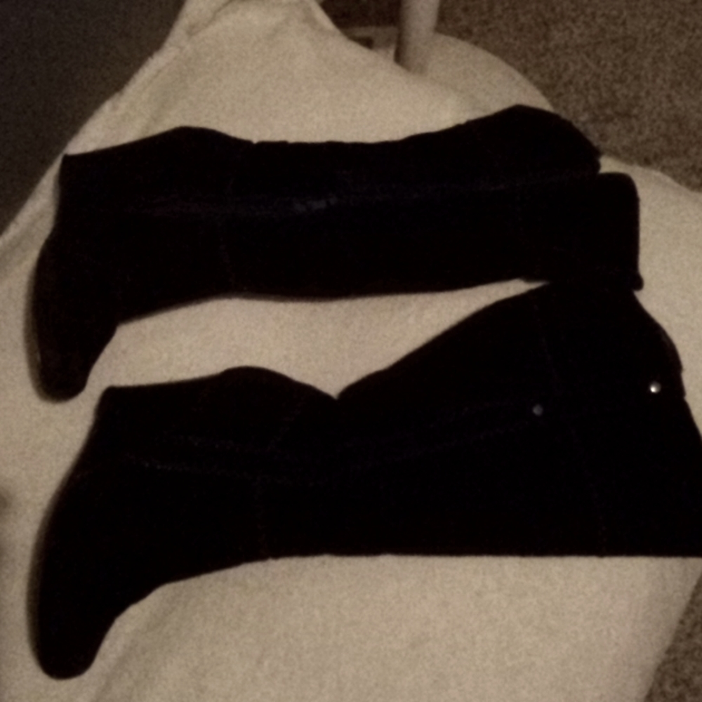 Boots size 8 blk suede